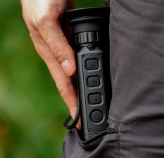 FW-XF2 열영상 단광기 1000m 탐지 거리와> 5h 배터리 수명 및 IP65 보호 수준